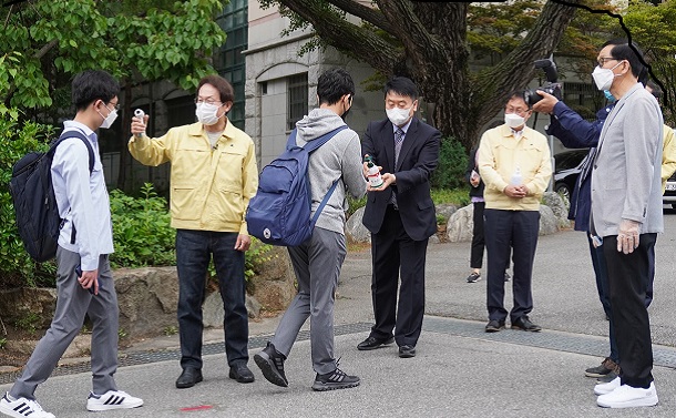 新型コロナ対策で攻めの韓国――K防疫は経済を止めない