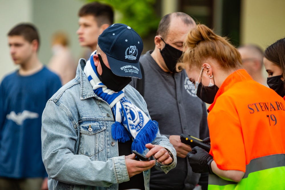 写真・図版 : ベラルーシのサッカープレミアリーグ。2020年5月10日の試合後、FCミンスクの選手の1人がcovid-19に感染したことが判明した。Vera Eremova / Shutterstock.com