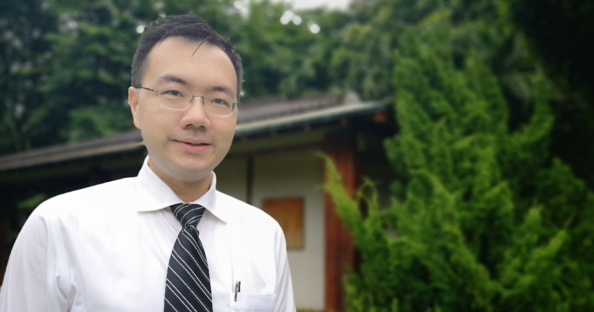 写真・図版 : タマサート大学准教授で東アジア研究所長のシティポン・クルアラッティガンさん＝2020年8月7日、バンコク近郊・タマサート大学、吉岡桂子撮影