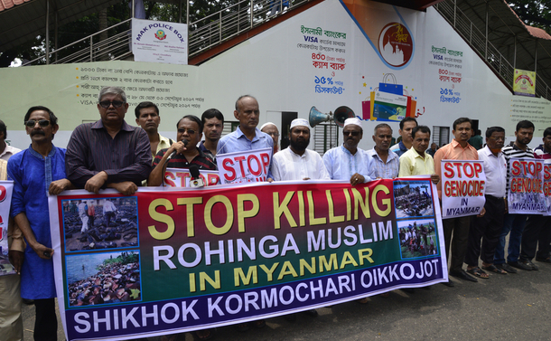 写真・図版 : ロヒンギャ殺害をやめよと訴えるバングラデシュのダッカでの抗議活動＝2017年9月7日、Mamunur Rashid、shutterstock.com