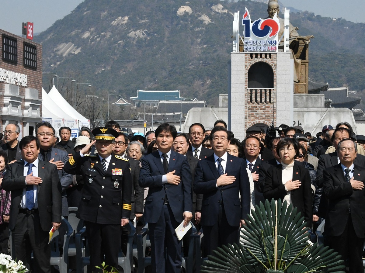 写真・図版 : ソウル・光化門広場で開かれた四・三事件の追悼式＝2019年4月3日 
