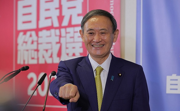 写真・図版 : 自民党総裁選に勝利し、9月16日には菅義偉新首相誕生が確実となった