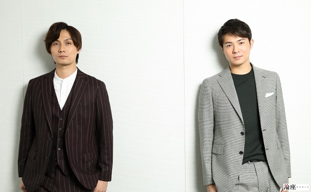 写真・図版 : 加藤和樹（左）と平方元基＝伊藤華織 撮影