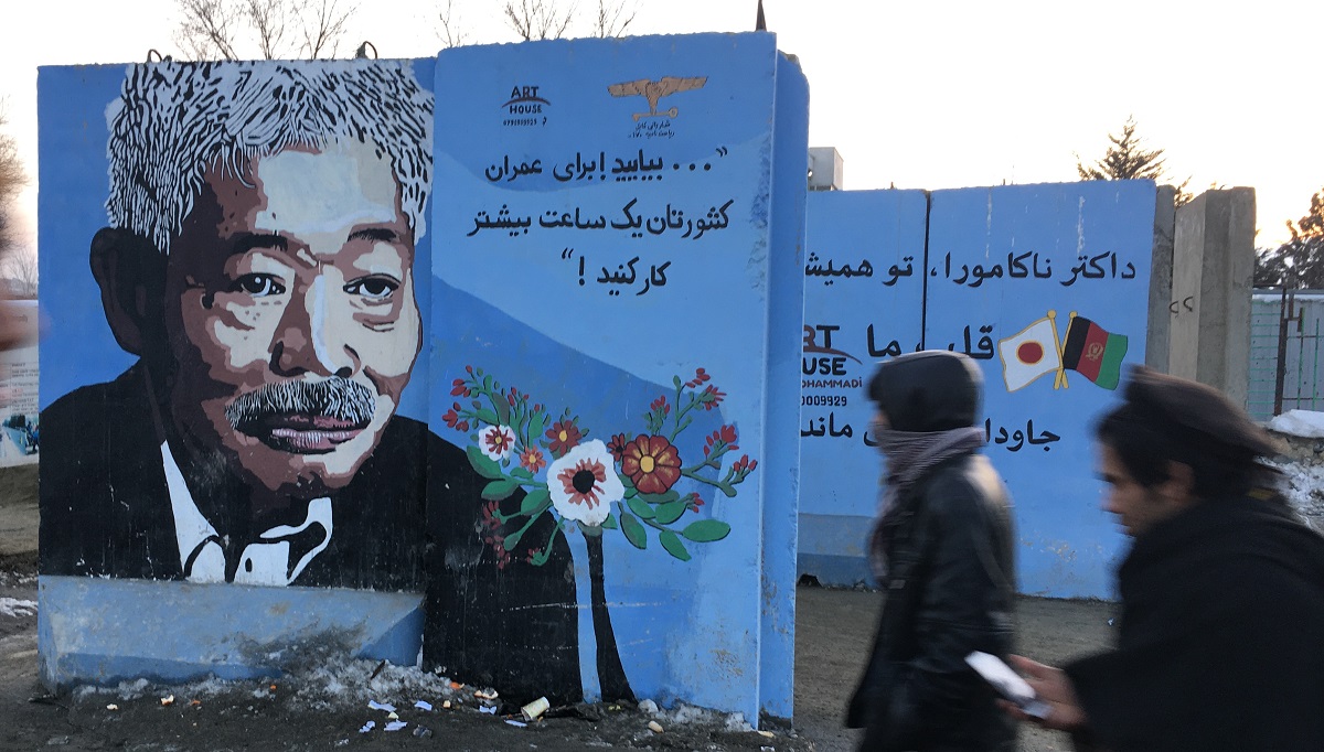 中村哲医師を追悼する絵が描かれた、アフガニスタンの首都カブールの壁