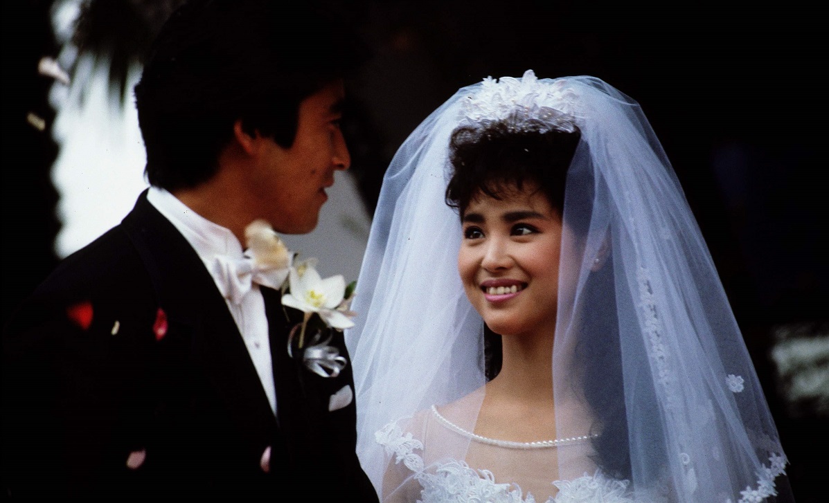 写真・図版 : 神田正輝との結婚式=1985年6月24日、東京都目黒区碑文谷のサレジオ教会で 
