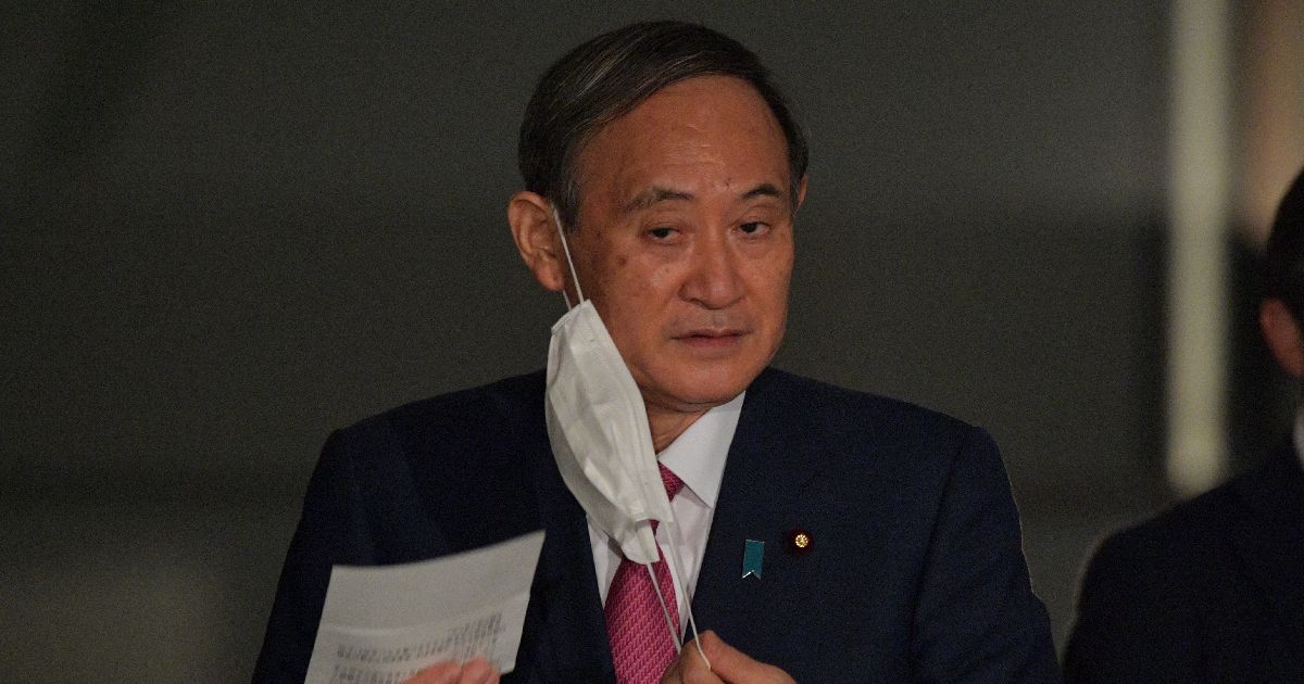 写真・図版 : 記者会見に臨む菅義偉首相＝2020年10月16日午後6時4分、首相官邸