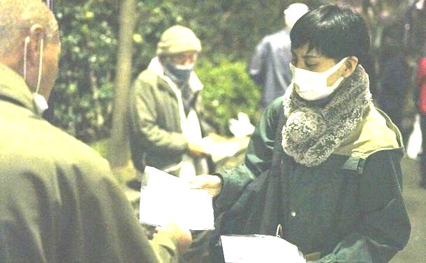 「家なき人」に住民が声かけする街