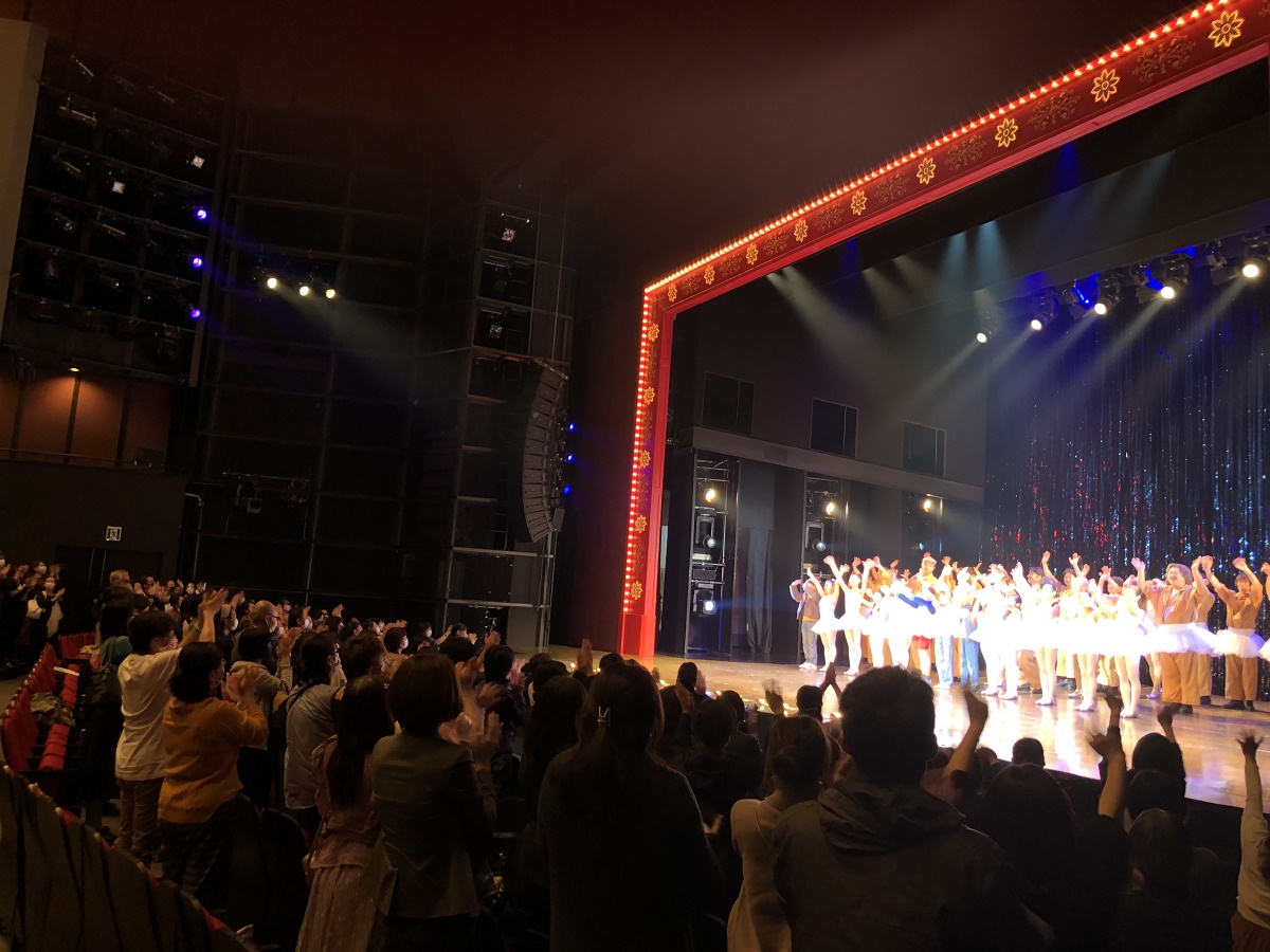 写真・図版 : 東京公演千秋楽のカーテンコール