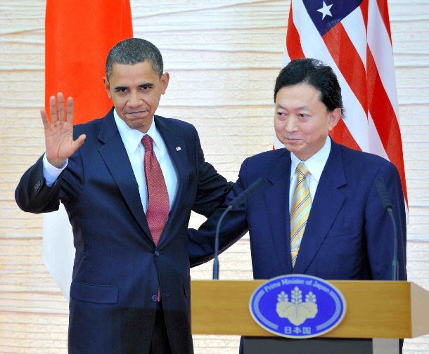 写真・図版 : オバマ米大統領と鳩山首相＝2009年11月13日、首相官邸で　川村直子撮影
