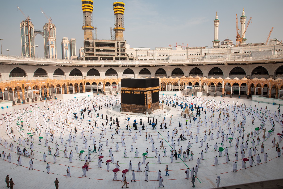 サウジアラビアのメッカで人数を制限しておこなわれた巡礼　Leo Morgan/Shutterstock.com