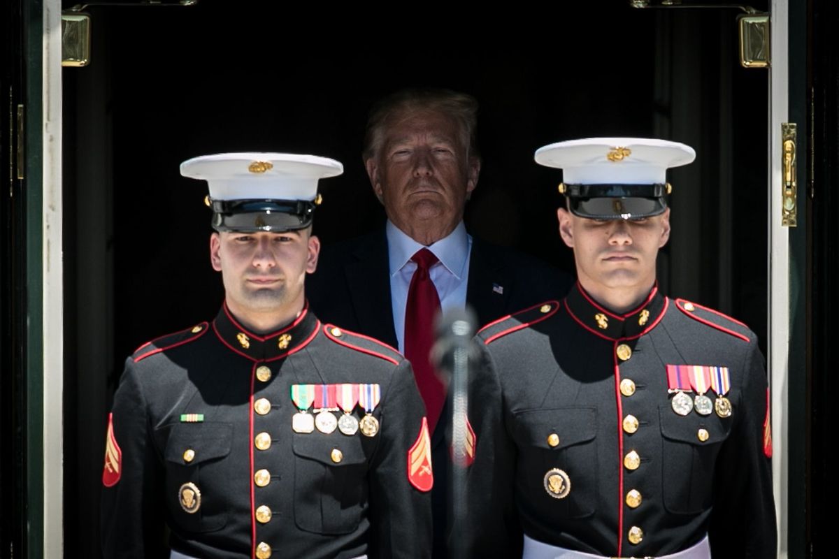 写真・図版 : トランプの影は今後も消えない。「メイド・イン・アメリカ・ショーケース」式典に登場した大統領。2019年7月15日、ランハム裕子撮影