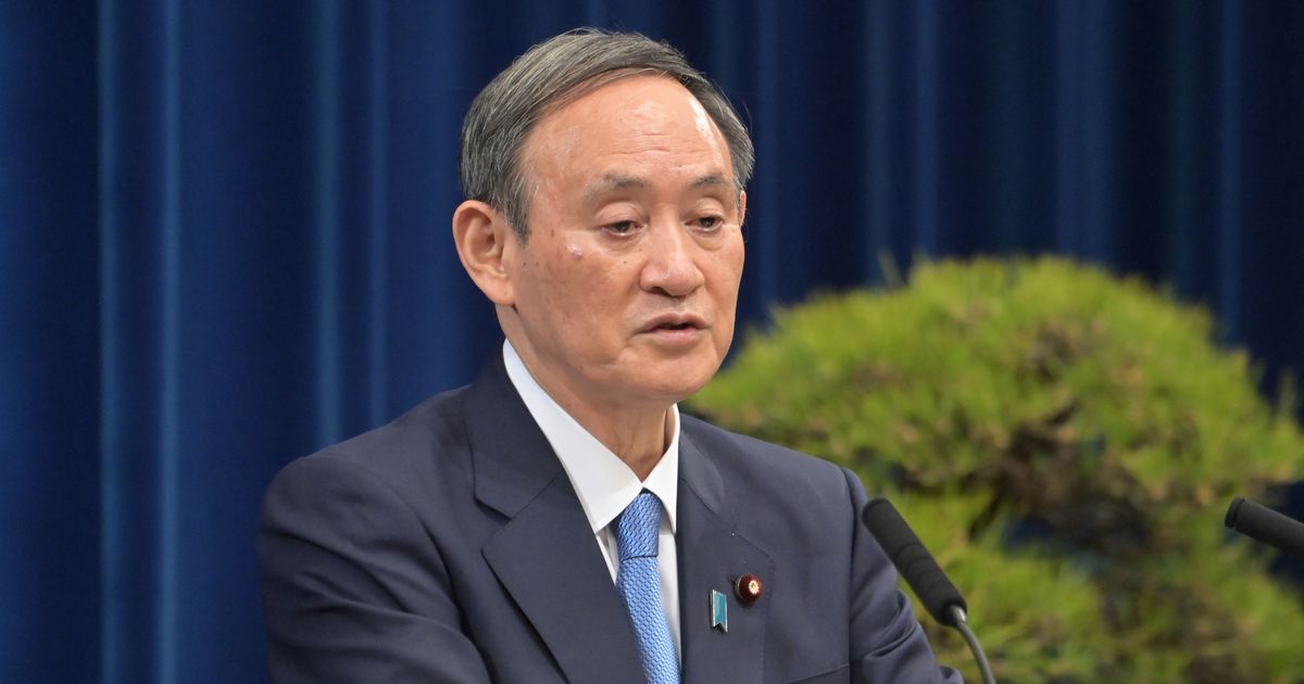 写真・図版 : 年頭の記者会見で話す菅義偉首相＝2021年1月4日、首相官邸