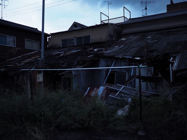 写真・図版 : 変わりゆくウトロ地区の中に残る、かつての「飯場」跡（安田菜津紀撮影）