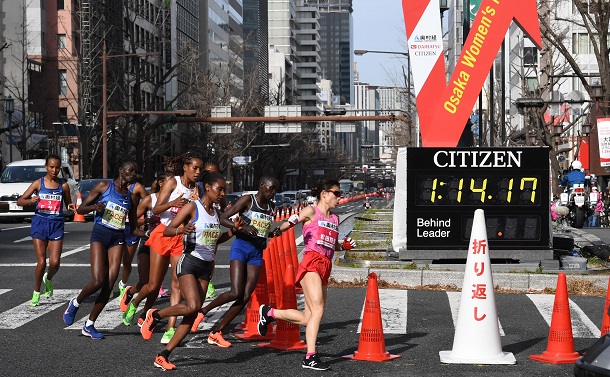 写真・図版 : 昨年の大阪国際女子マラソンの折り返し地点＝2020年1月26日、大阪市　産経新聞代表撮影
