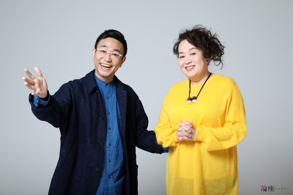 写真・図版 : 渡辺えり（右）と八嶋智人＝伊藤華織 撮影
