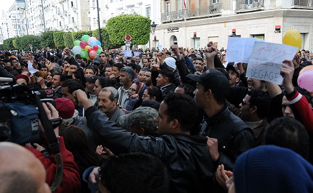 「ジャスミン革命」から10年のチュニジア、再び若者のデモが拡大