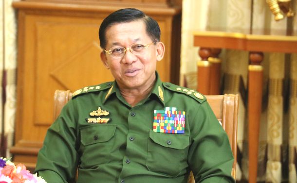 写真・図版 : インタビューに応じるミャンマーのミンアウンフライン国軍最高司令官＝2019年2月14日、ネピドー