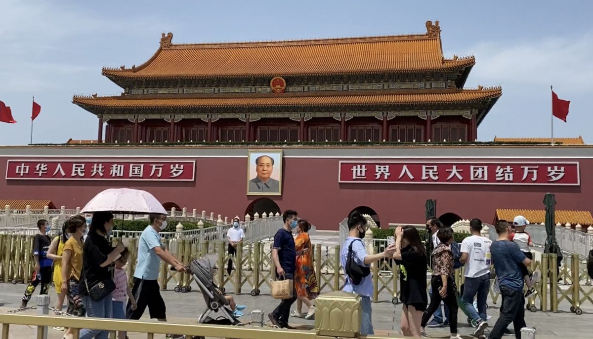 写真・図版 : 北京・天安門前=2020年。朝日新聞社