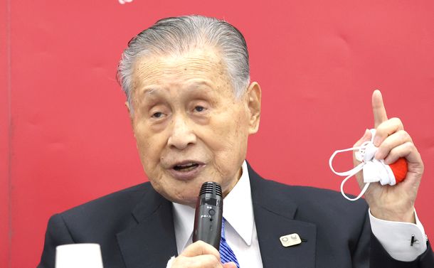 写真・図版 : 記者会見する東京五輪・パラリンピック大会組織委の森喜朗会長＝2020年12月24日
