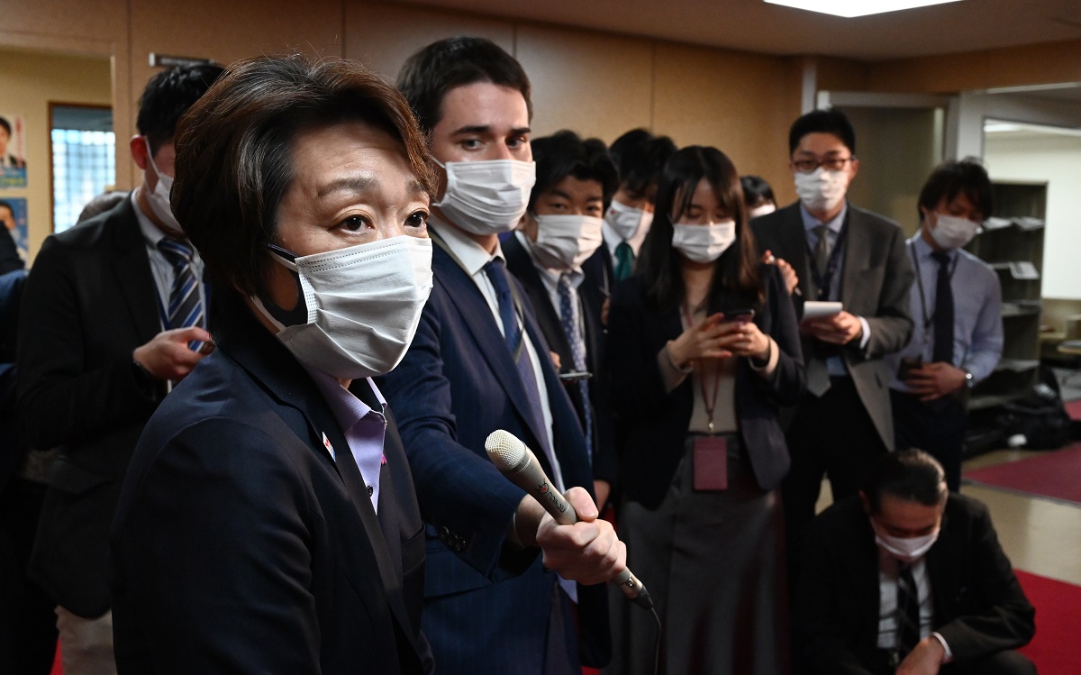 写真・図版 : 自民党の離党届を提出した橋本聖子氏=2021年2月19日