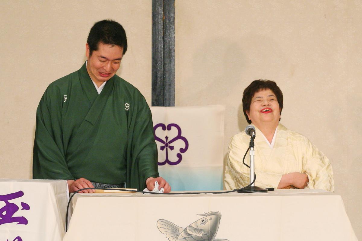 写真・図版 : 玉川太福（左）と大利根勝子＝森幸一撮影