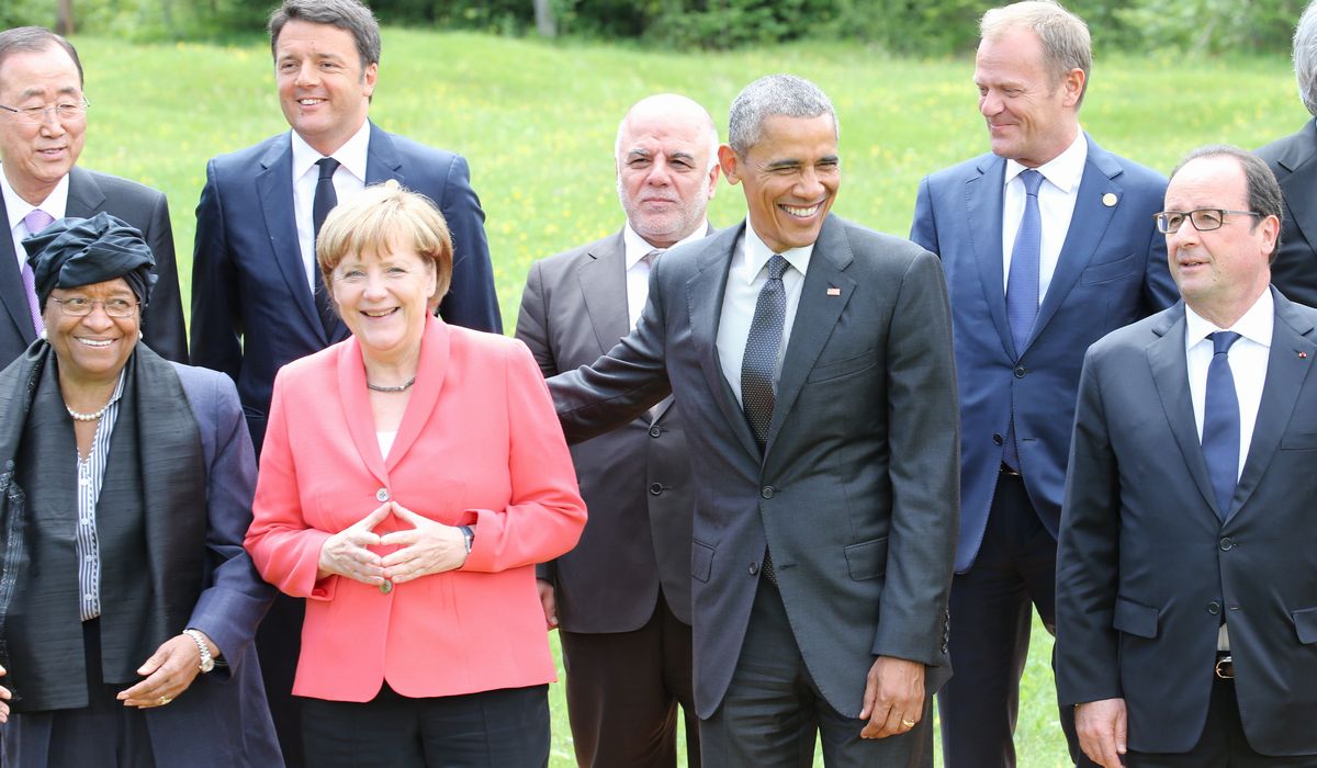 写真・図版 : 国際政治の舞台で存在感を持ち続けてきたドイツのメルケル首相＝2015年6月