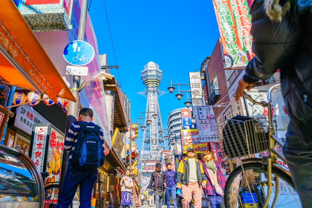 写真・図版 : 大阪・新世界　 jannoon028 / Shutterstock.com