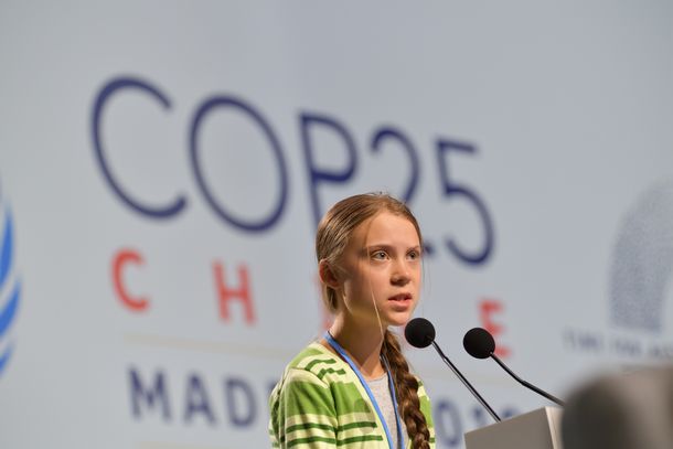 写真・図版 : 第25回国連気候変動枠組み条約締約国会議（COP25）で演説する環境活動家のグレタ・トゥンベリさん＝2019年12月11日、スペイン・マドリード