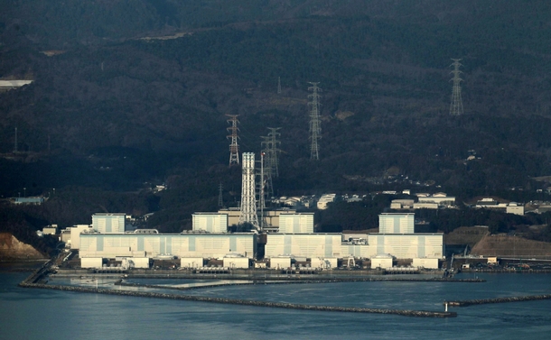写真・図版 : 放射能漏れを起こした福島第二原発１号機＝2011年3月11日撮影
