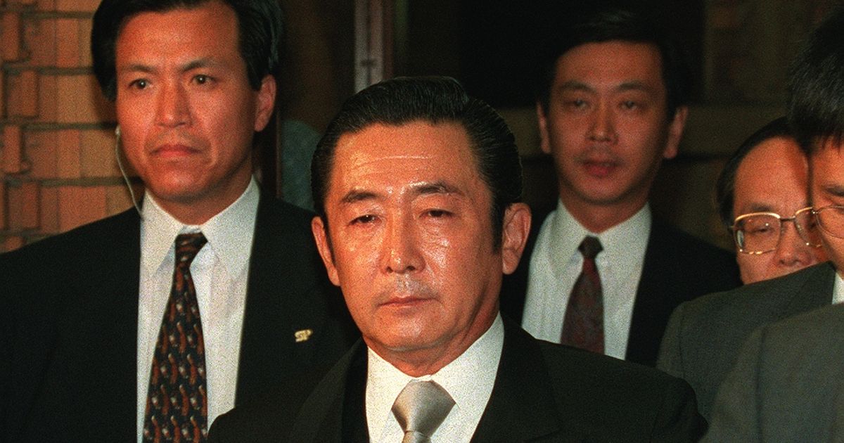 写真・図版 : 1997年9月、皇居から首相官邸に戻った橋本首相＝朝日新聞社