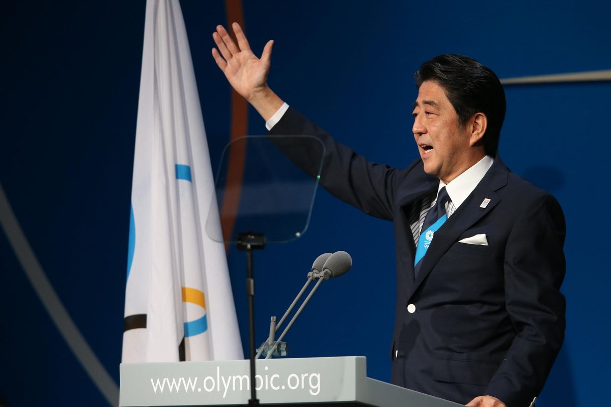 写真・図版 : IOC総会で東京をアピールする安倍晋三首相（当時）＝2013年9月7日、ブエノスアイレス