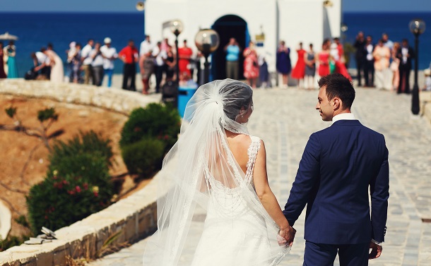 婚姻時の改姓を禁じた法改正で夫婦別姓に大転換　ギリシャ