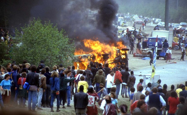 写真・図版 : ドイツでは南部バッカースドルフでの再処理工場建設に激しい反対運動が沸き起こった＝1986年、住民提供