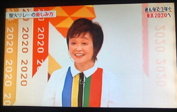 写真・図版 : NHKの聖火リレー祝賀番組より=撮影・筆者
