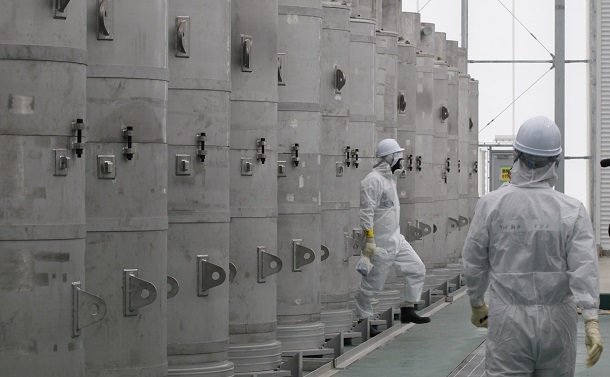 写真・図版 : 汚染水からストロンチウムなどの放射性物質を除去する改良型の多核種除去設備ALPS＝2014年10月16日、福島県大熊町 
