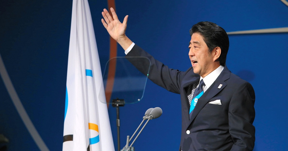 写真・図版 : IOC総会で東京をアピールする安倍晋三首相＝2013年9月7日、ブエノスアイレス 