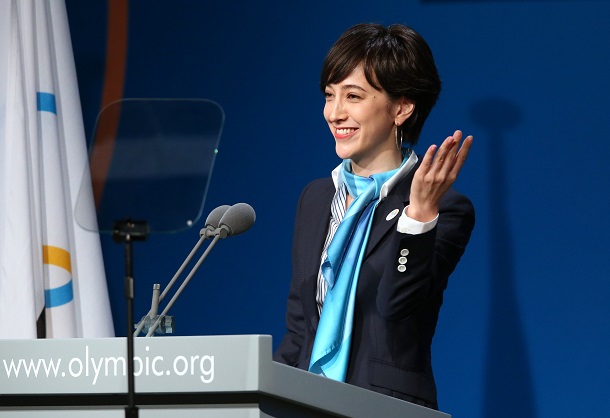 IOC総会での東京五輪招致の演説で「お・も・て・な・し」と言葉にする滝川クリステルさん＝2013年9月7日、ブエノスアイレス 
