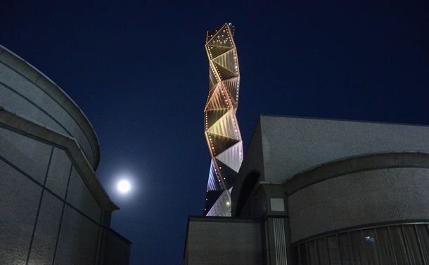 写真・図版 : 水戸芸術館のシンボル塔