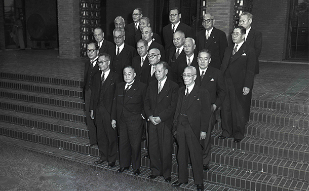 写真・図版 : 1954年末まで続いた第五次吉田内閣の発足当時＝1953年5月21日