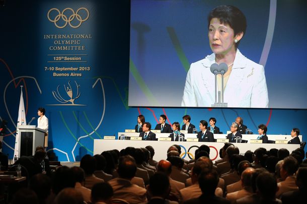 写真・図版 : 国際オリンピック委員会（IOC）総会でスピーチする高円宮妃久子さま＝2013年9月7日、ブエノスアイレス