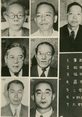 写真・図版 : 昭和電工疑惑で起訴された面々。左下が福田赳夫＝1948年9月（朝日新聞社撮影）