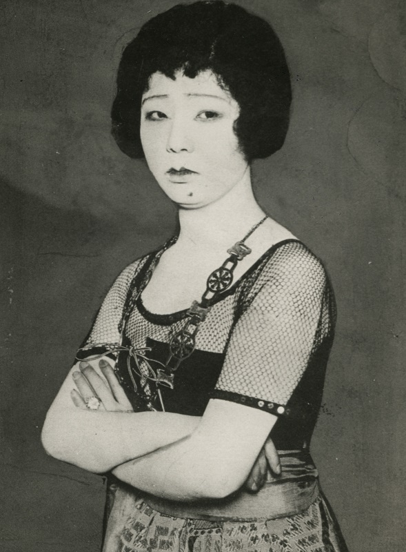写真・図版 : 自殺前日にカルメンを演じた女優・松井須磨子＝1919年1月4日、東京・有楽座