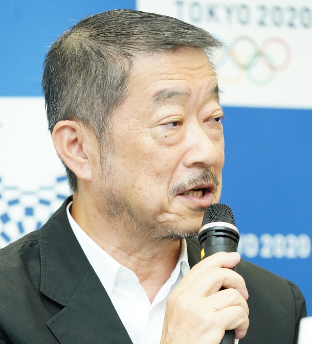 写真・図版 : 辞任した佐々木宏氏