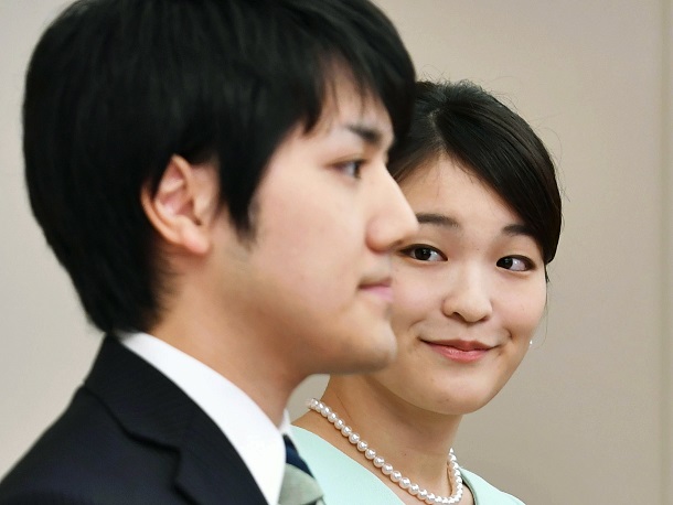 写真・図版 : 眞子さまは小室圭さんとの結婚で「自由」を求めたのか＝2017年9月3日、東京・元赤坂の赤坂東邸、代表撮影 