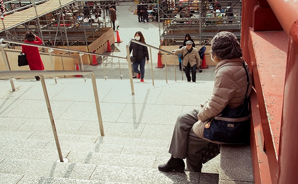 街じゅうにベンチを！──高齢者が散歩、通院、買い物等で休むために