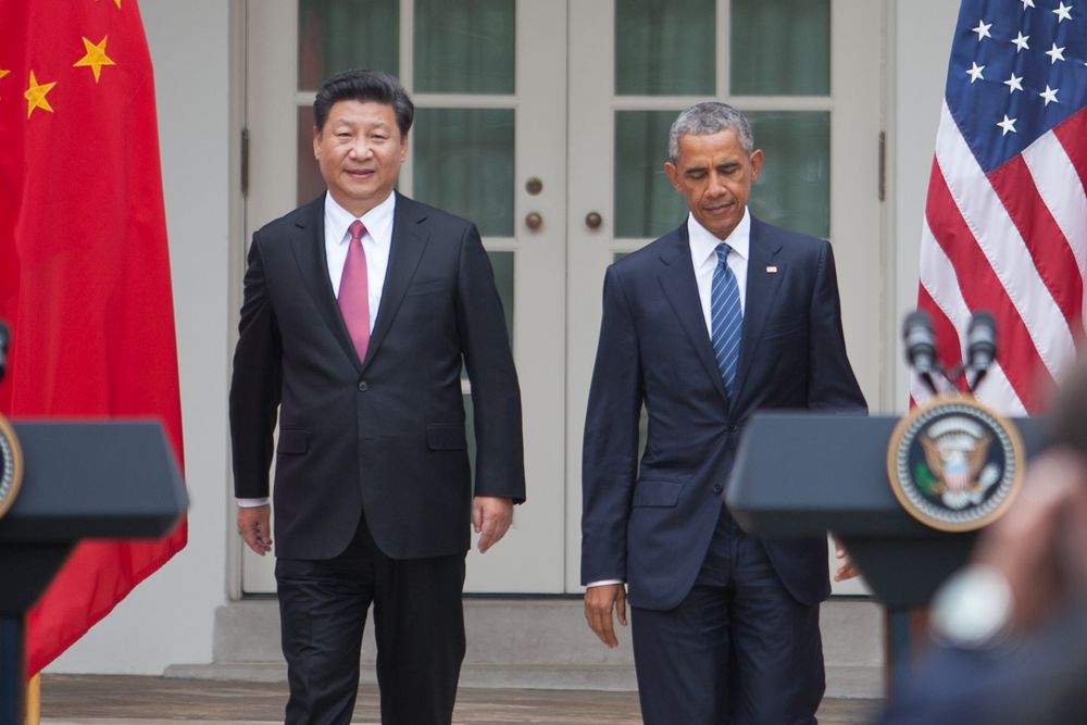 写真・図版 : 2015年9月、ホワイトハウスで共同会見する習主席とオバマ大統領（当時、ランハム裕子撮影）