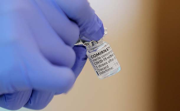 写真・図版 : 米ファイザーとビオンテックが開発した新型コロナウイルスワクチン