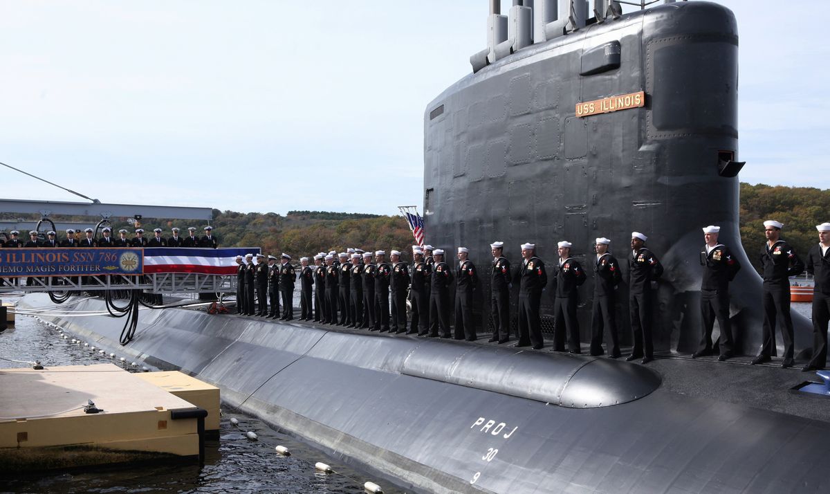 写真・図版 : 米海軍のバージニア級原子力潜水艦イリノイ