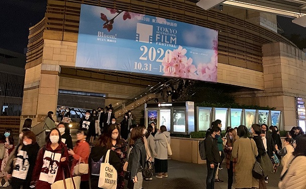 写真・図版 : 東京・六本木を中心に開催された2020年の東京国際映画祭=撮影・筆者