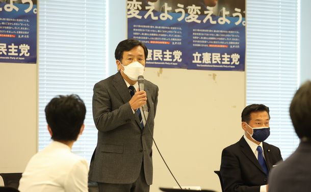 写真・図版 : 執行役員会で辞意を表明する立憲民主党の枝野幸男代表＝2021年11月2日、国会内